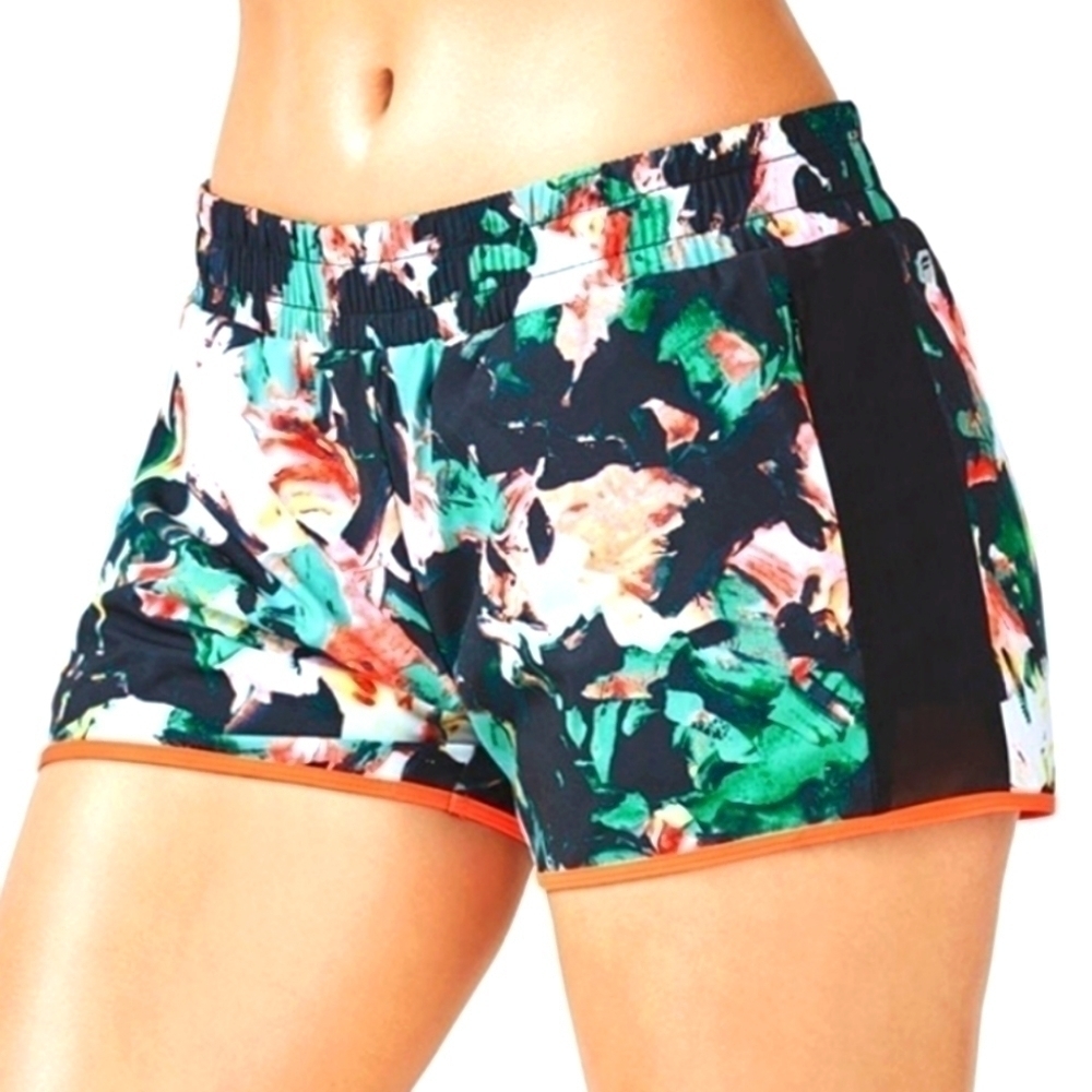 Fabletics Fallon paintbrush floral shorts size Large